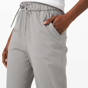 Lululemon Keep Moving Jogger in Rhino Grey, Size 4